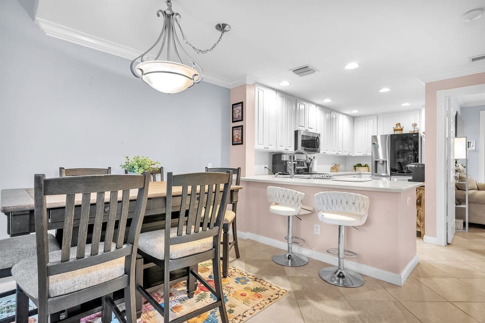 Dining Area & Kitchen