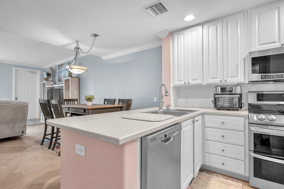 Kitchen w/ Stainless Steel appliances