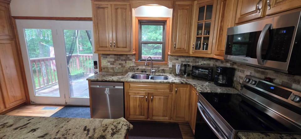 Granite countertops, beautiful custom cabinets, new appliances, fully stocked