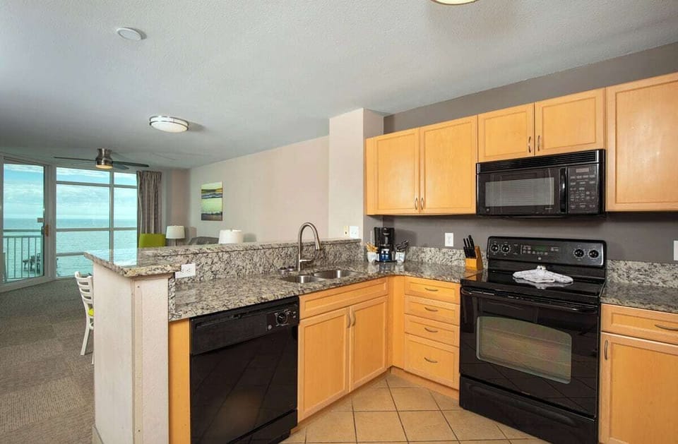 Full kitchen equipped for easy meals