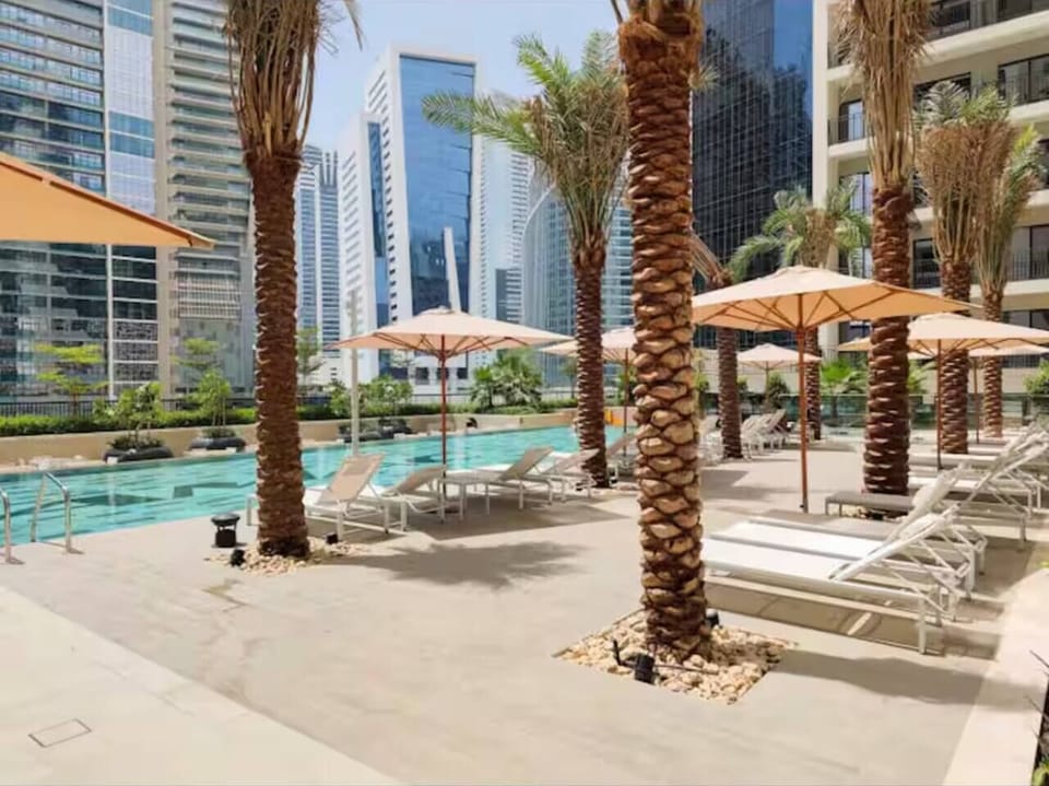 Two stunning pools: a spacious main pool for adults with lounge beds and city views, and a dedicated children’s pool for safe family fun. A relaxing, resort-style atmosphere in the heart of Dubai.
