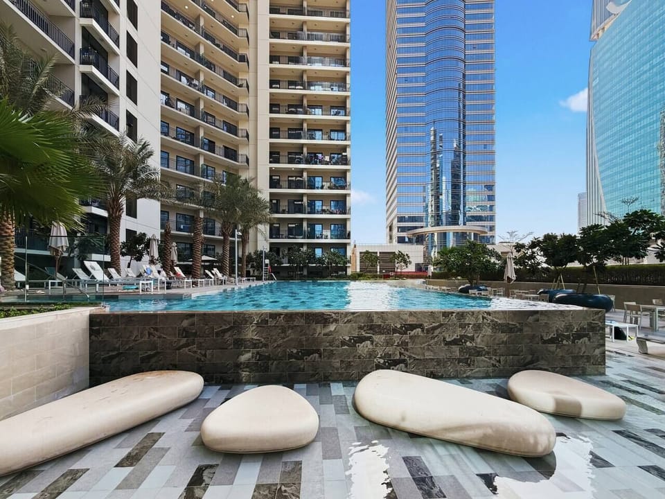 Two stunning pools: a spacious main pool for adults with lounge beds and city views, and a dedicated children’s pool for safe family fun. A relaxing, resort-style atmosphere in the heart of Dubai.