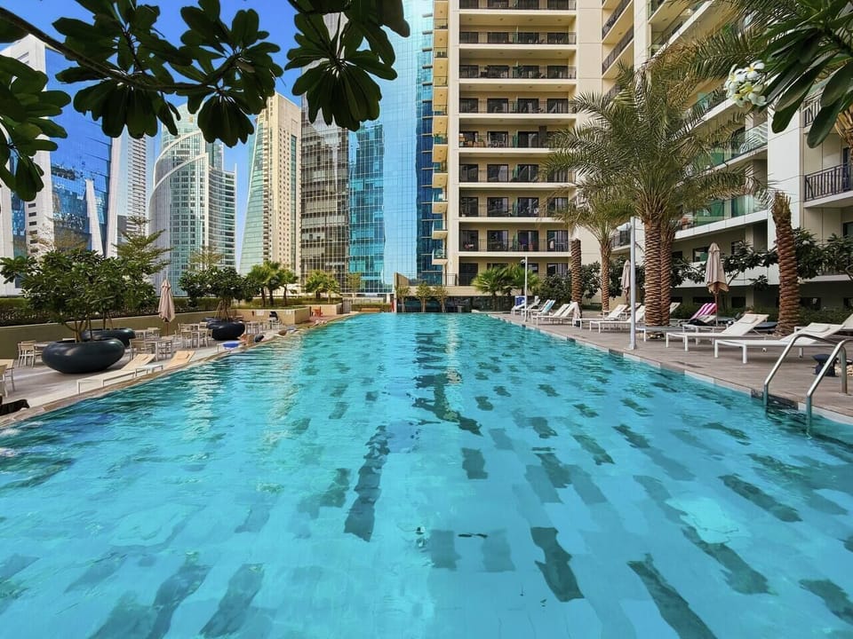 Two stunning pools: a spacious main pool for adults with lounge beds and city views, and a dedicated children’s pool for safe family fun. A relaxing, resort-style atmosphere in the heart of Dubai.