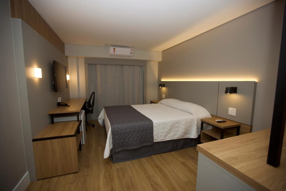 Bedroom. Interior and views may vary based on location and availability.