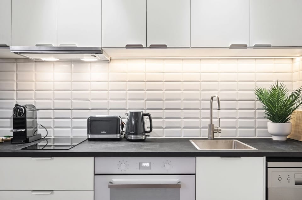 Full kitchen