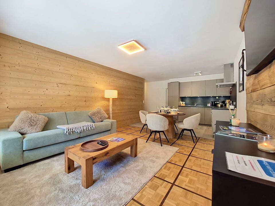 Interior Design, Flooring, Wood, Floor, Furniture, Ceiling, Room, Wood Flooring, Living Room, Apartment
