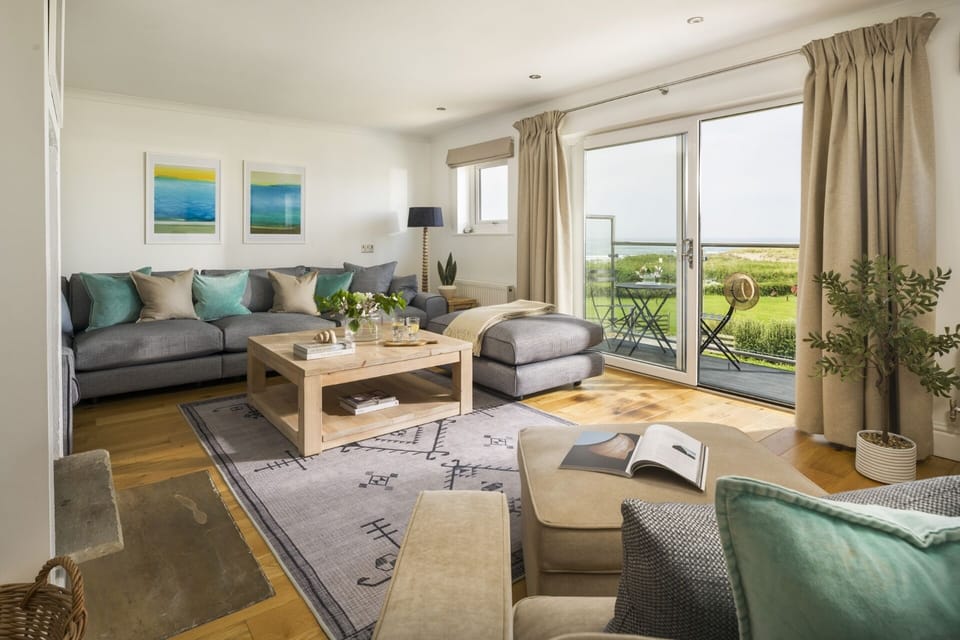 Living room with balcony and sea views at Croft House Widemouth Bay