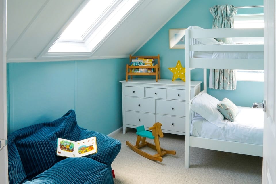 Fourth bedroom with twin beds at Fourburrows