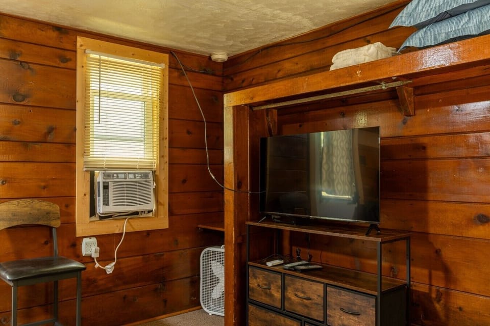 Cabin 7-4