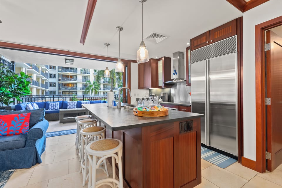 Pull up a stool at the breakfast bar and making dinner turns into the evening's plan.