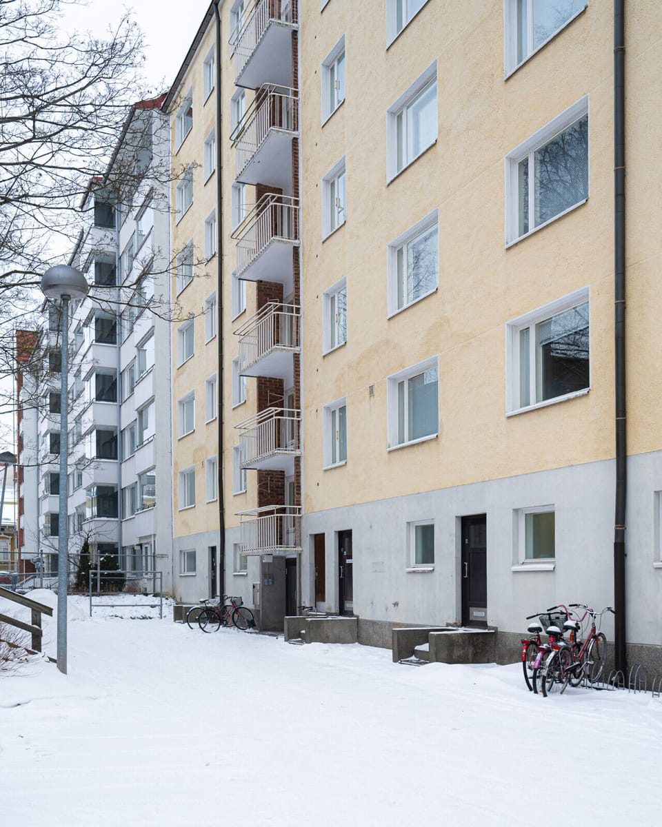 The apartment building from outside
