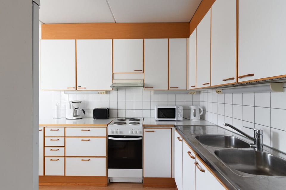 The fully equipped kitchen