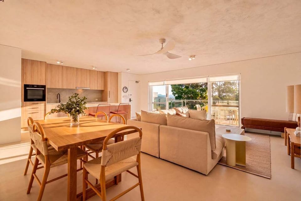 Open plan living, dining and kitchen.  Air conditioning and ceiling fan.