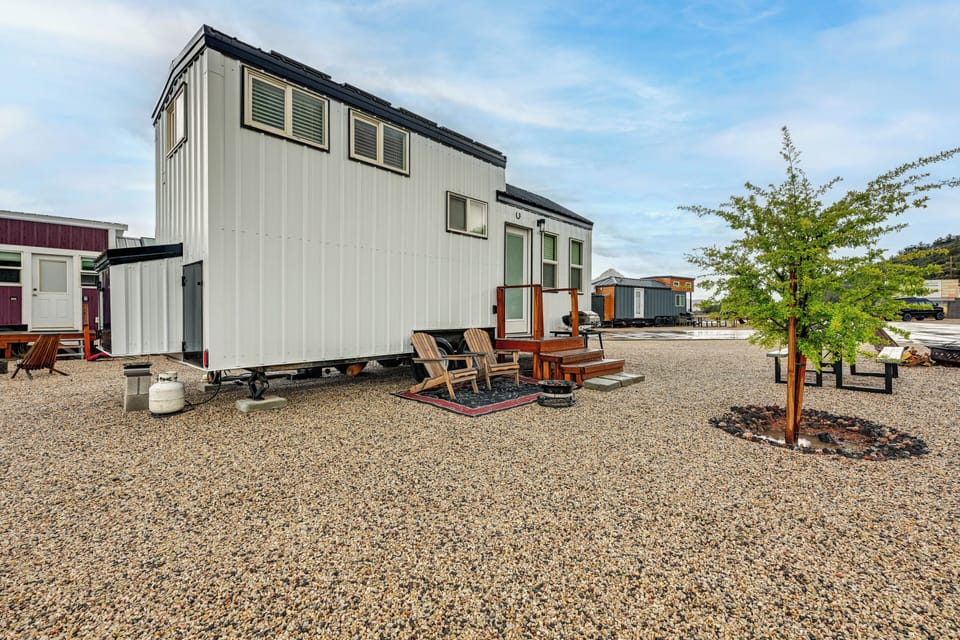 Exterior | Driveway (2 Vehicles)