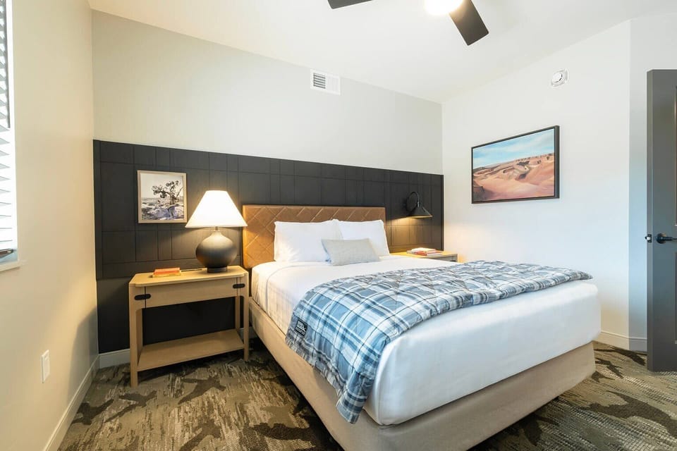 three-bedroom-suite-bedroom-1-eddie-bauer-adventure-club-moab