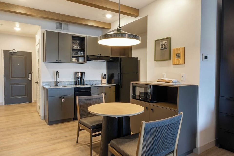 EmMALyBsBUyPtRqQKd7OIg_Studio-Suite-Kitchenette-Eddie-Bauer-Adventure-Club-Moab