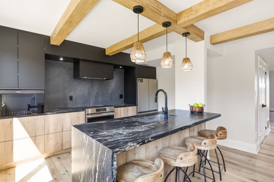 23-web-or-mls-107WintergreenPlUnit220_023