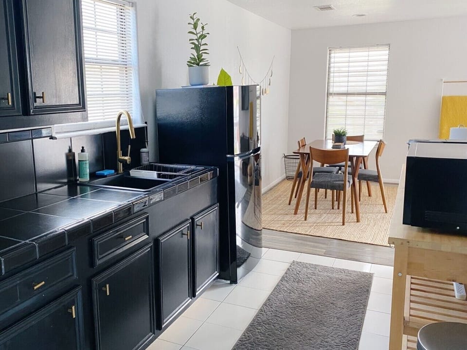 Whip up delicious meals in this sleek & stylish kitchen