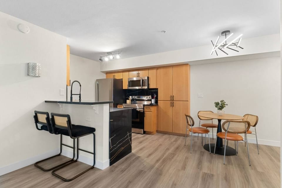 Compact countertop for efficient cooking