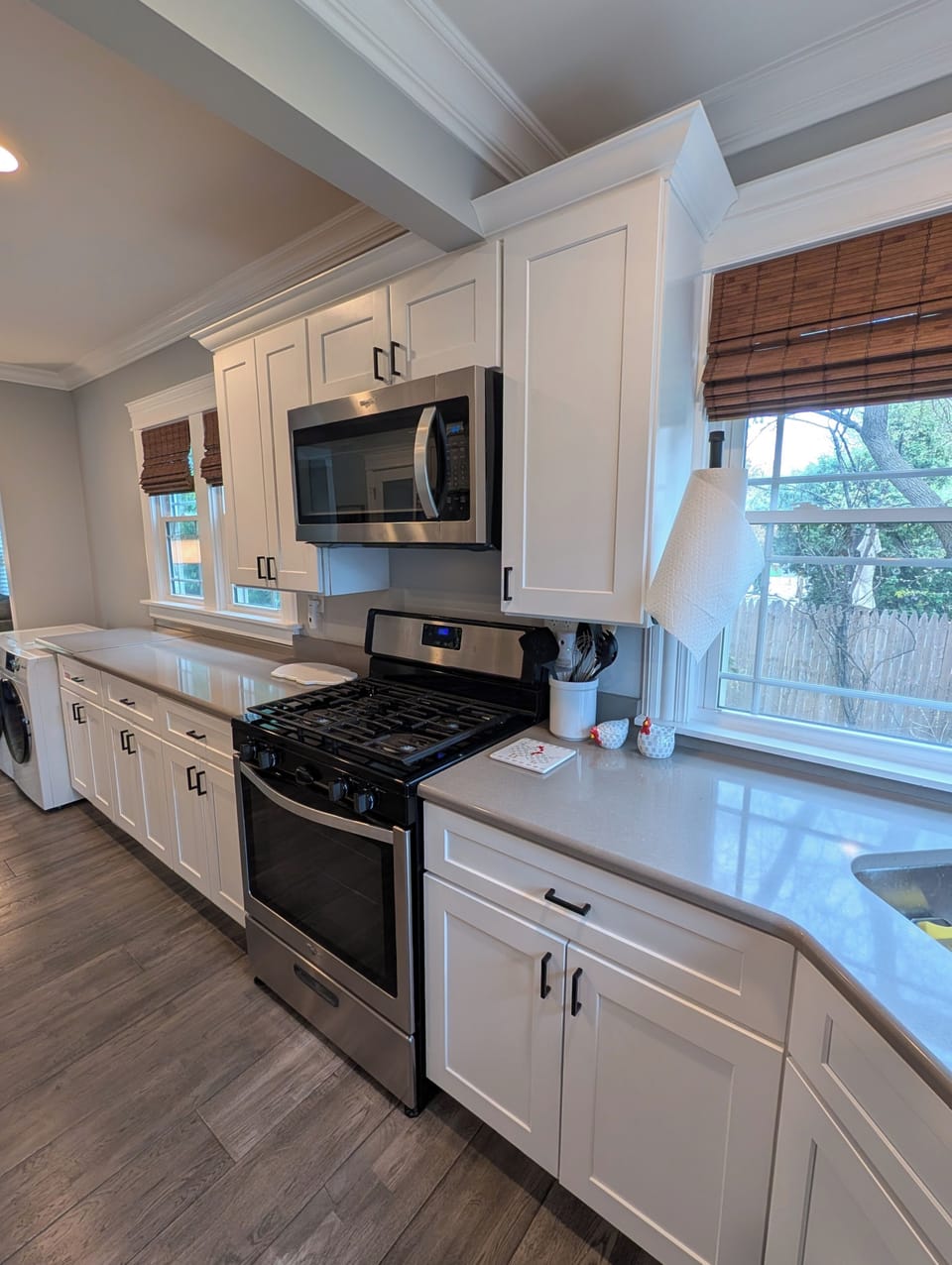 Gas stovetop and oven.