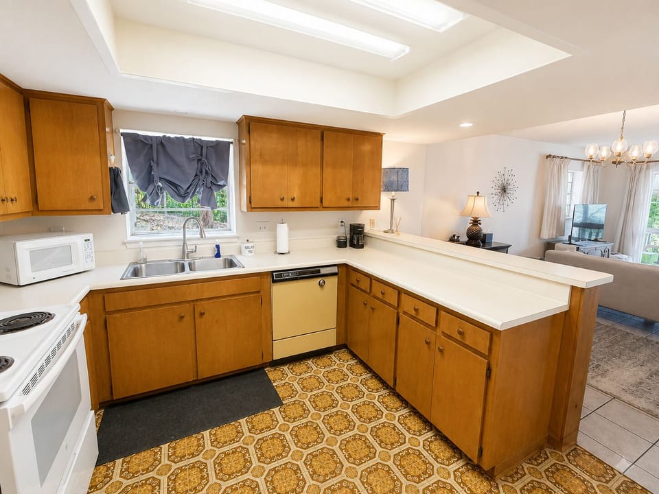 Lower kitchen fully stocked