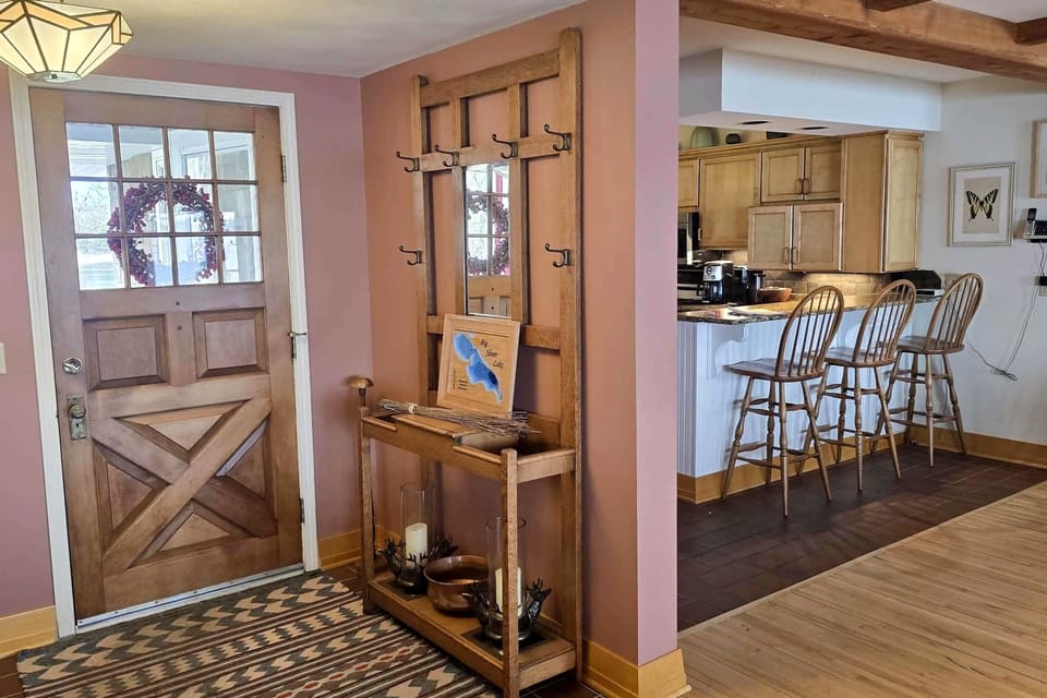 20 Entryway and Kitchen