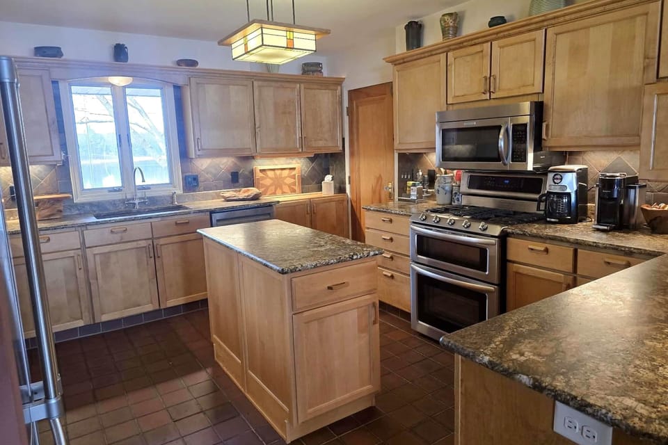 28 Kitchen Wide View