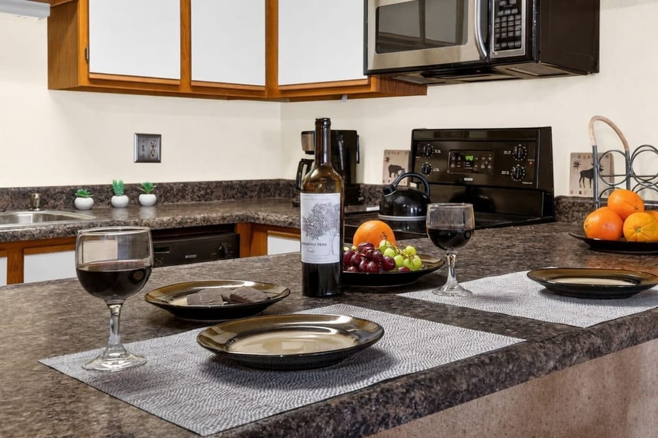 Enjoy casual dining at the kitchen counter, perfect for sharing meals, snacks, and drinks during your stay.