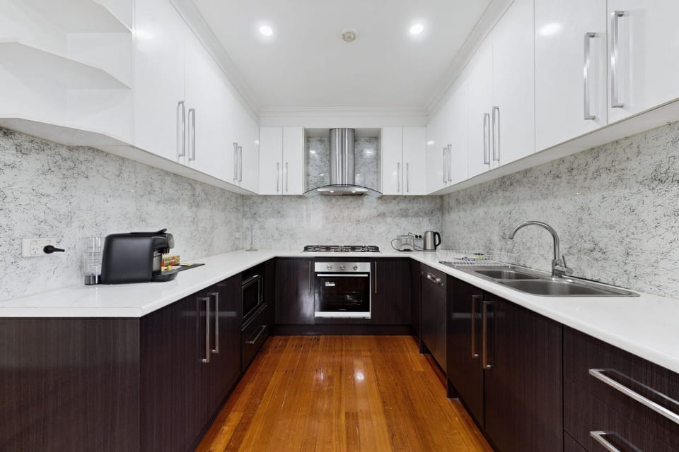 Full kitchen