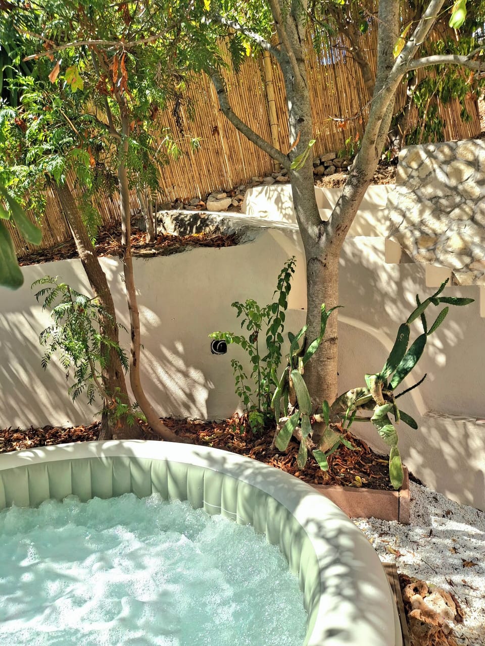 Outdoor spa tub