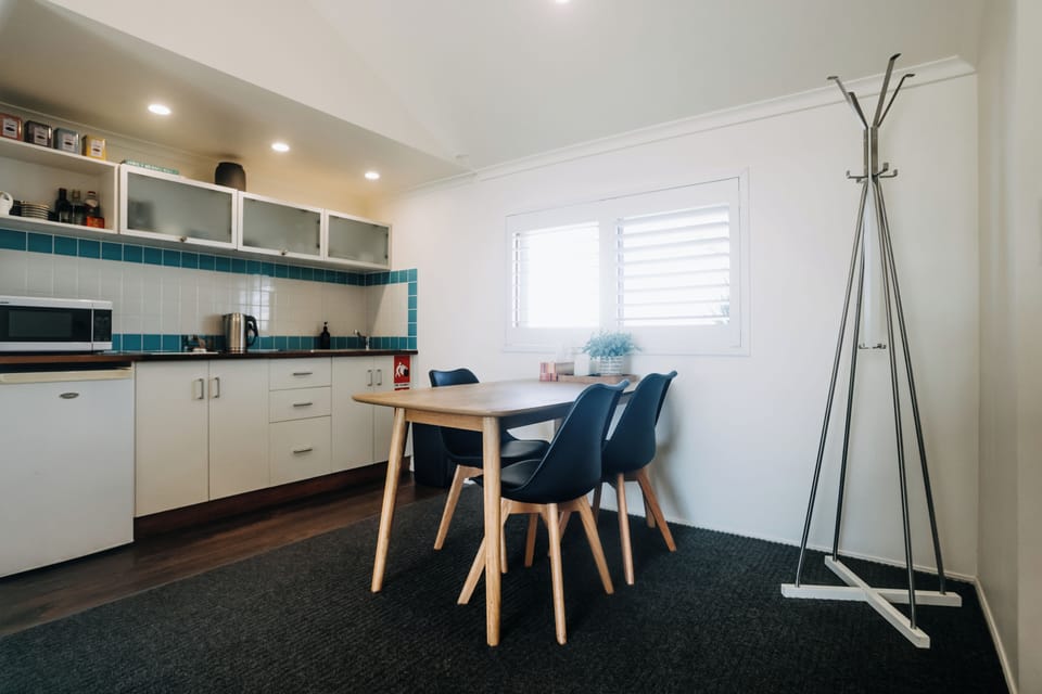 Kitchen dining 