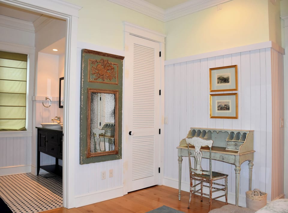 1st Floor Master Bedroom
