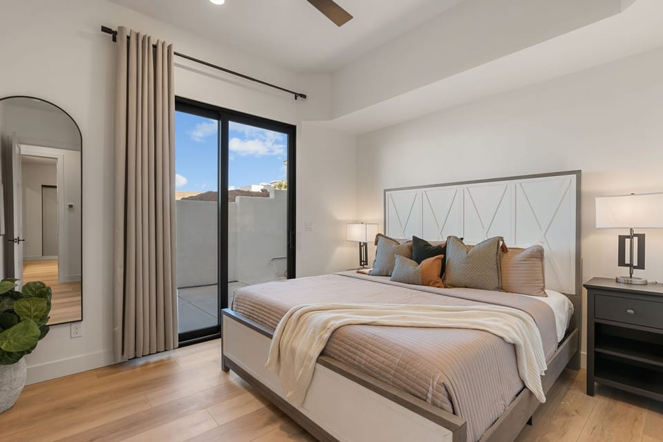 House 1: King bedroom