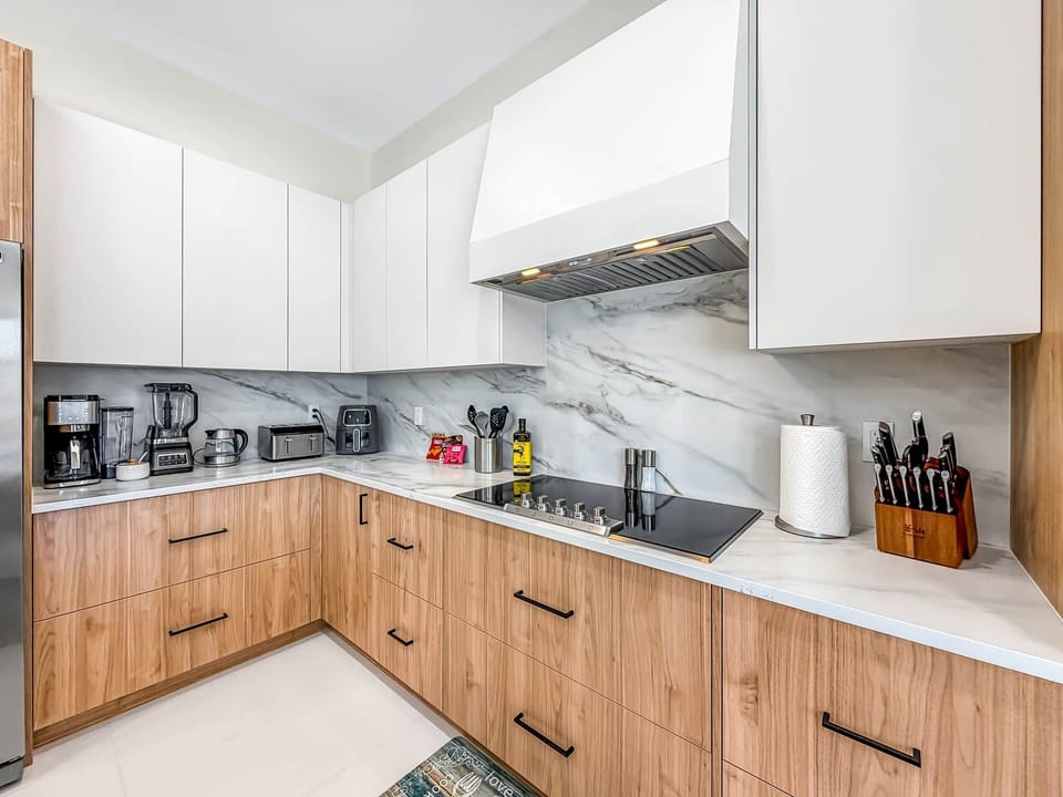 61 web or mls JOY 052940