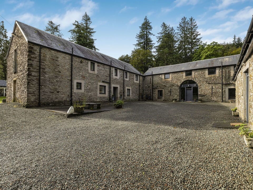 Cottage, Estate, Driveway, Village, Stone Wall, Historic House, Farmhouse, Chimney