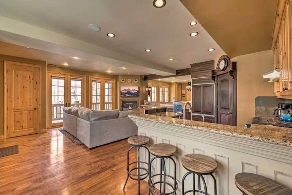Kitchen island with barstool seating