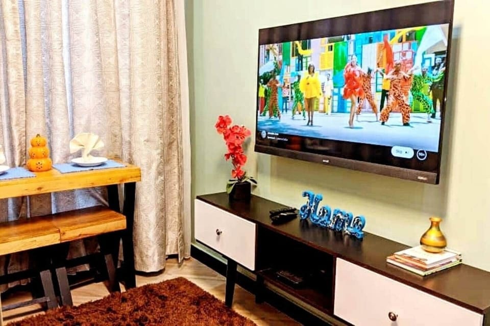 Free wifi watch YouTube or Netflix on Smart TV