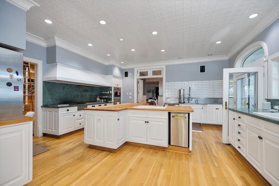 Professional equipped kitchen