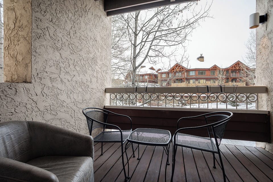 Step onto your private balcony and settle into the cozy seating area, where you can sip morning coffee or unwind with evening drinks while taking in peaceful mountain views and winter charm.