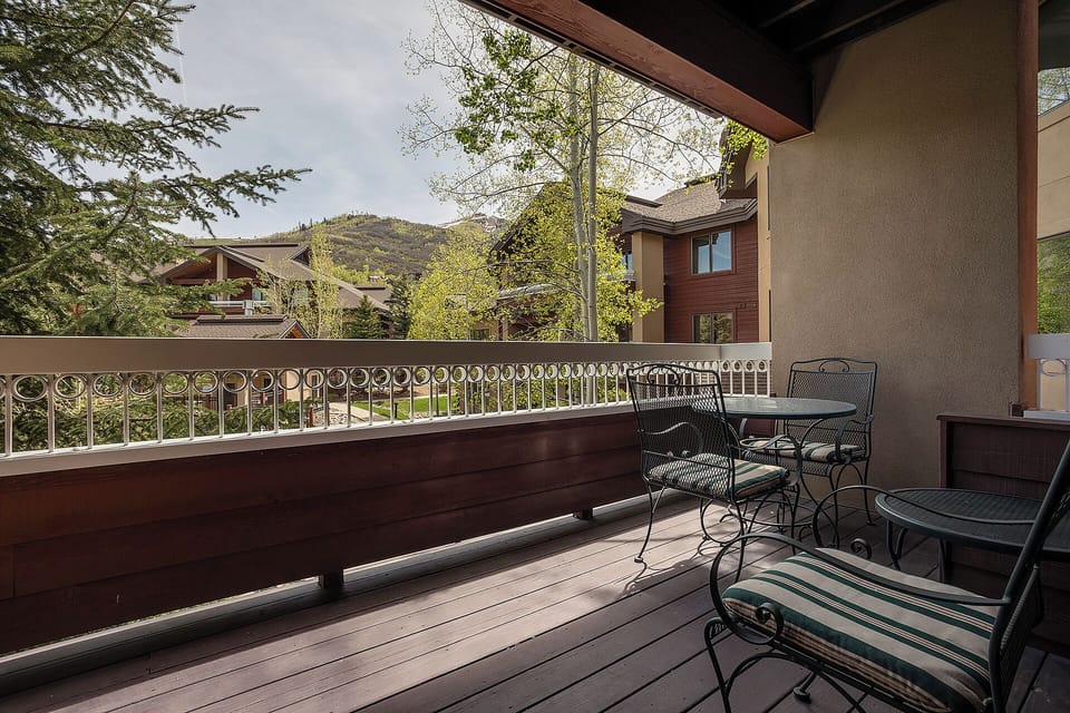 Unwind on your private balcony with mountain views, fresh air, and comfortable seating—perfect for morning coffee or evening relaxation surrounded by nature.