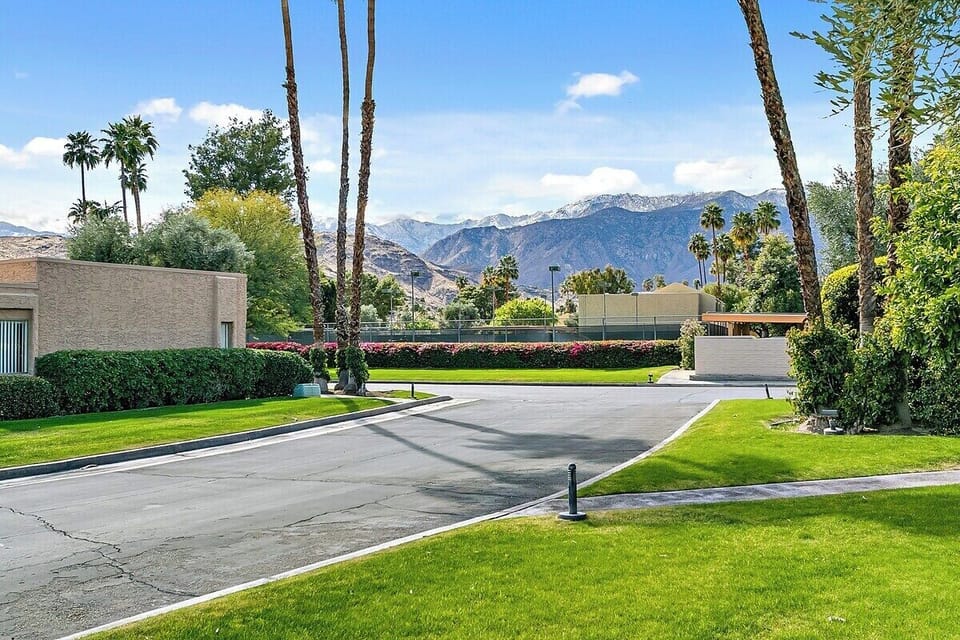 Mountain View - Villa De Las Flores Condo
