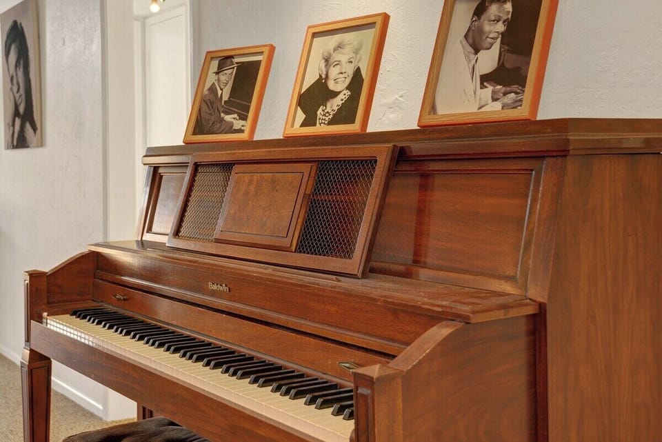 6 PIANO.jpg