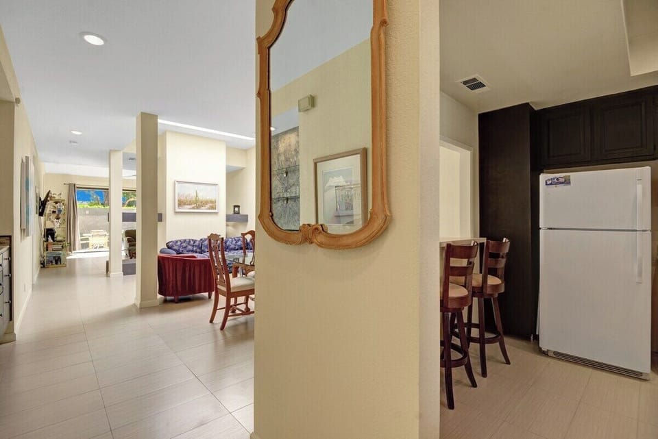 7 KITCHEN TO DINING ROOM.jpg
