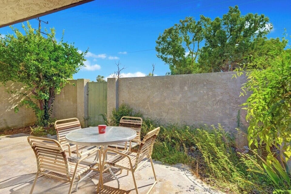 PATIO.jpg