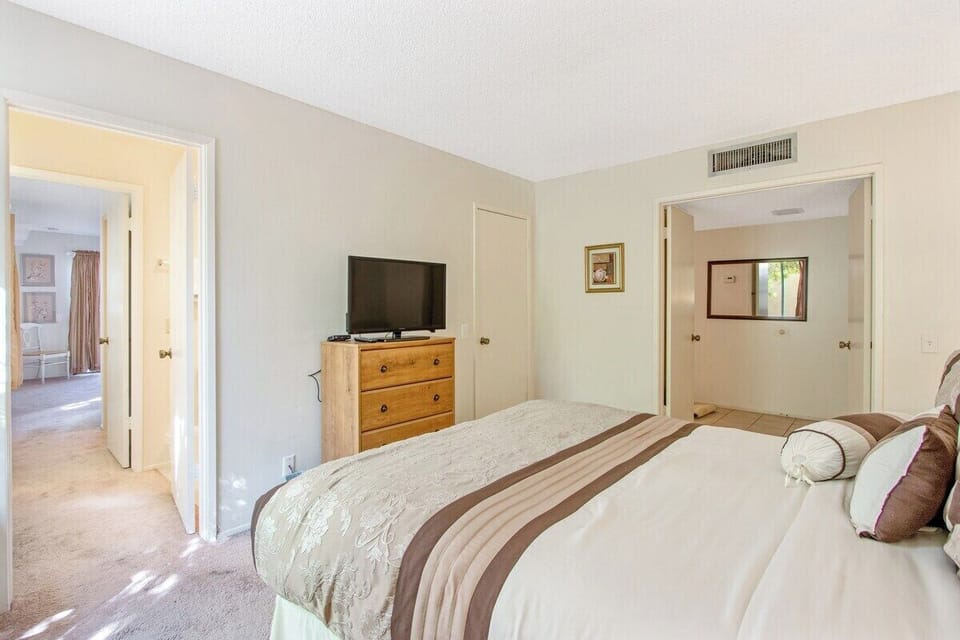 bedroom1 (1)