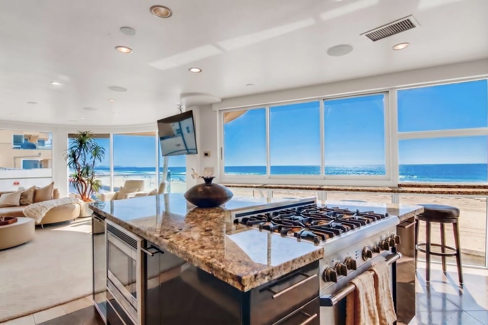 Oceanfront gourmet kitchen