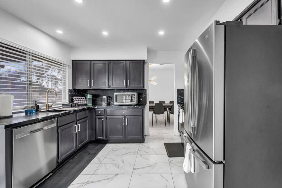Fully equipped kitchen with everything you need to cook up a delicious meal and showcase your skills for friends and family