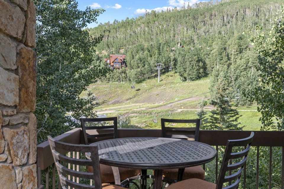 Exterior: Private balcony overlooking the front of the building with scenic mountain views