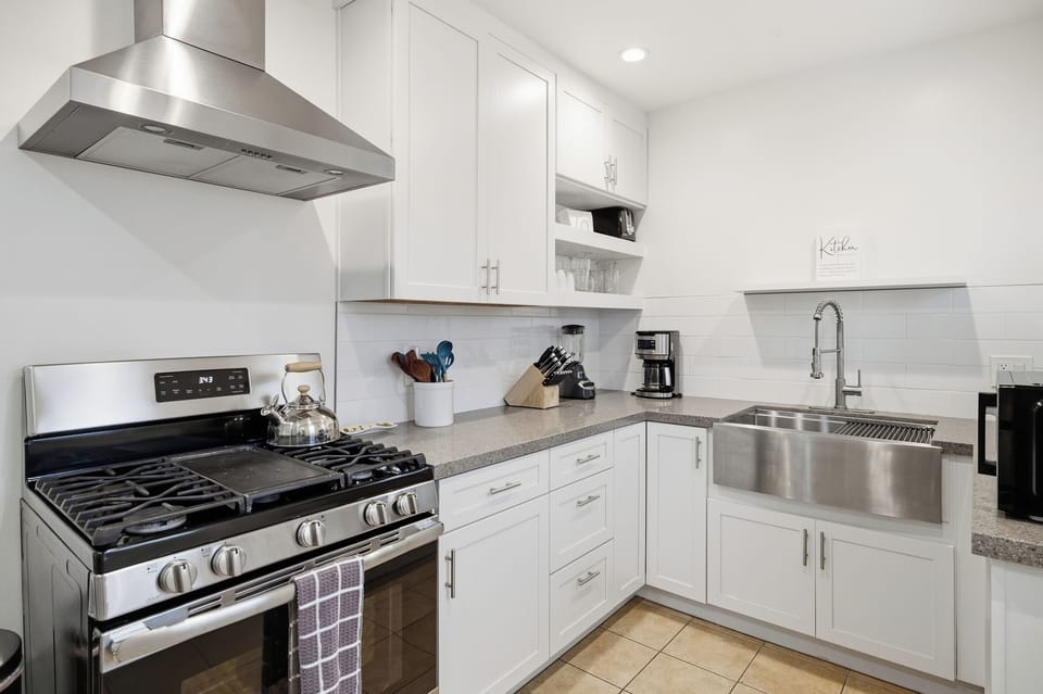 #C Riviera Village 2BR Beach Bungalow | 1 Minute to Beach Apartment in Redondo Beach