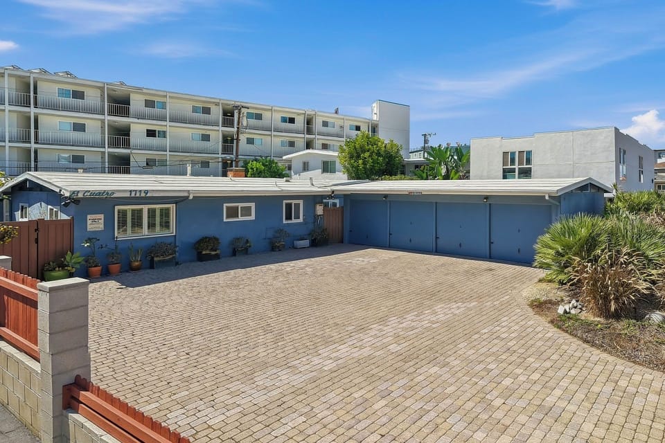 #C Riviera Village 2BR Beach Bungalow | 1 Minute to Beach Apartment in Redondo Beach